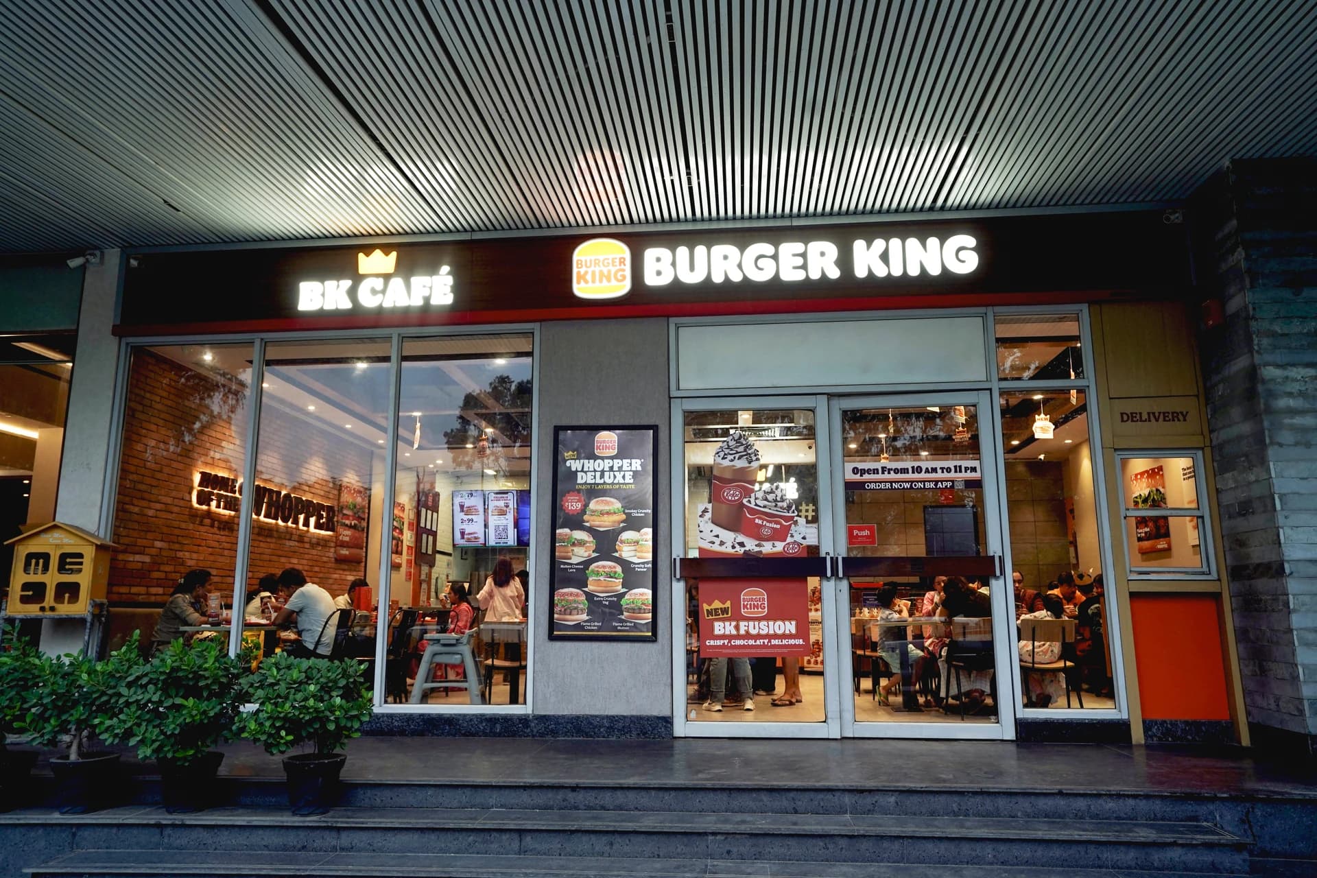 Buzzing F&B